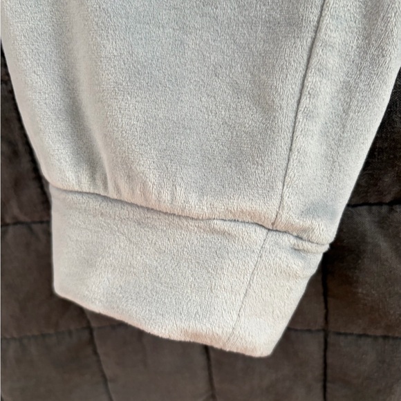 Koolaburra Soft Gray Lounge Wear Set - Picture 6 of 7